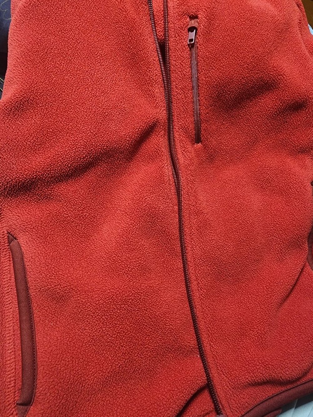 UNIQLO Fleece Full-Zip Jacket in Vibrant Red - Picture 3 of 3